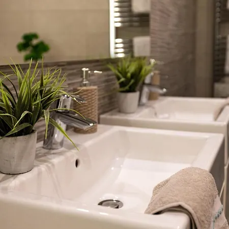 Kossuth Loft Apartment- Location In Downtown Apartman *